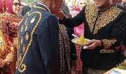 Wagub Aceh Pimpin HUT ke-27 Aceh Singkil: Pemotongan Tumpeng, Ribuan Warga Bersatu Wujudkan Masa Depan Gemilang!
