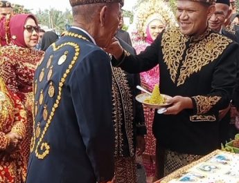 Wagub Aceh Pimpin HUT ke-27 Aceh Singkil: Pemotongan Tumpeng, Ribuan Warga Bersatu Wujudkan Masa Depan Gemilang!