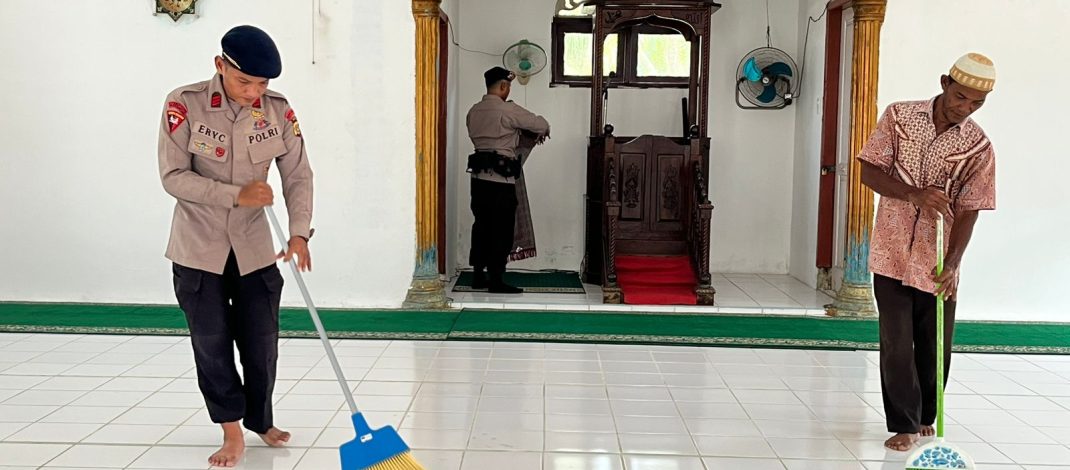 Personel Kompi 2 Batalyon B Pelopor Gelar Kegiatan Manajemen Kebersihan Wujudkan Lingkungan Asri