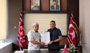 DPP Partai Aceh Serahkan SK Definitif Kepada Haji Maop Nahkodai DPW PA Aceh Timur 