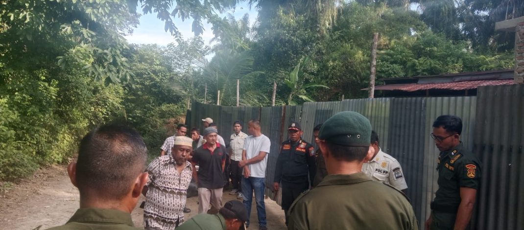 Puluhan Ibu-Ibu Perwiritan “Geruduk” Karaoke Ilegal di Aceh Singkil, Satpol PP & WH Lakukan Penertiban Paksa