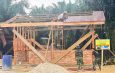 Percepat Pembangunan RTLH, Satgas TMMD Ke-130 Kodim 0109/Aceh Singkil Mulai Pasang Dinding dan Atap Rumah Warga